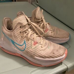 Nike LeBron Witness 6 “Easter” sneaker CZ4052-103
Men’s US 9